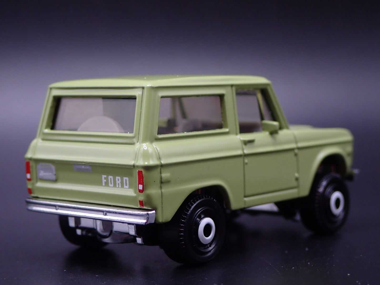 1970 70 FORD BRONCO GREEN 1:64 SCALE COLLECTIBLE DIORAMA DIECAST MODEL CAR