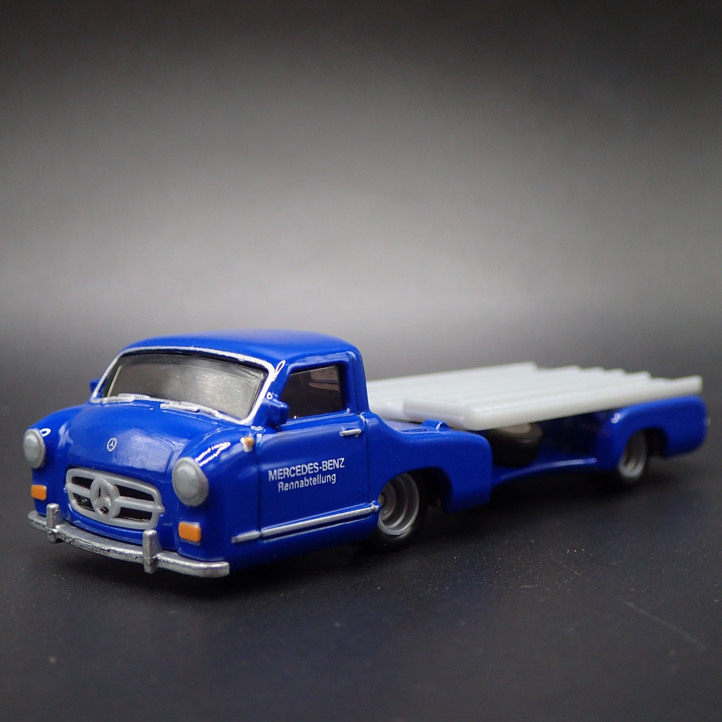 1955 55 MERCEDES-BENZ BLAUES WUNDER RACING FLATBED 1:64 SCALE DIECAST MODEL CAR