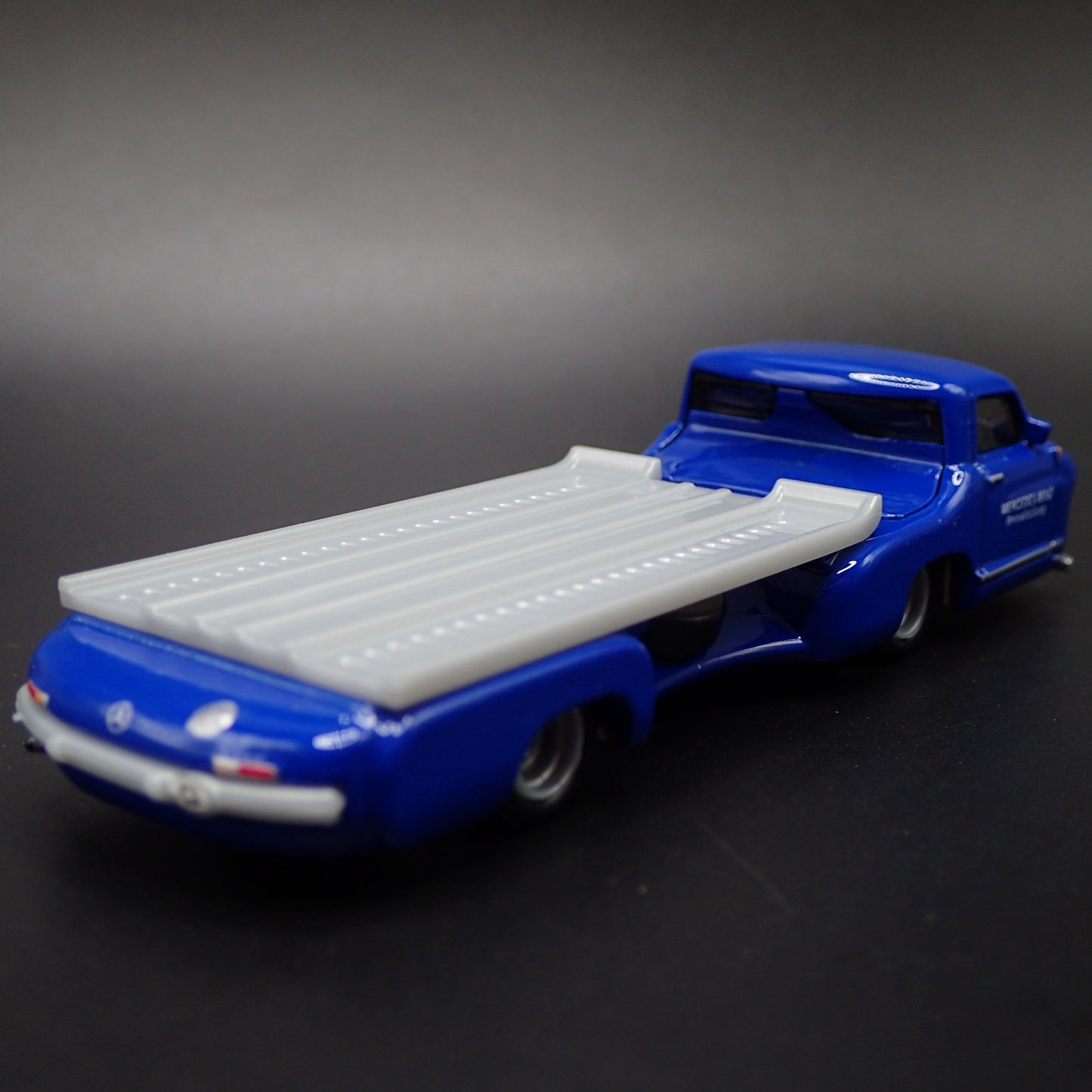 1955 55 MERCEDES-BENZ BLAUES WUNDER RACING FLATBED 1:64 SCALE DIECAST MODEL CAR