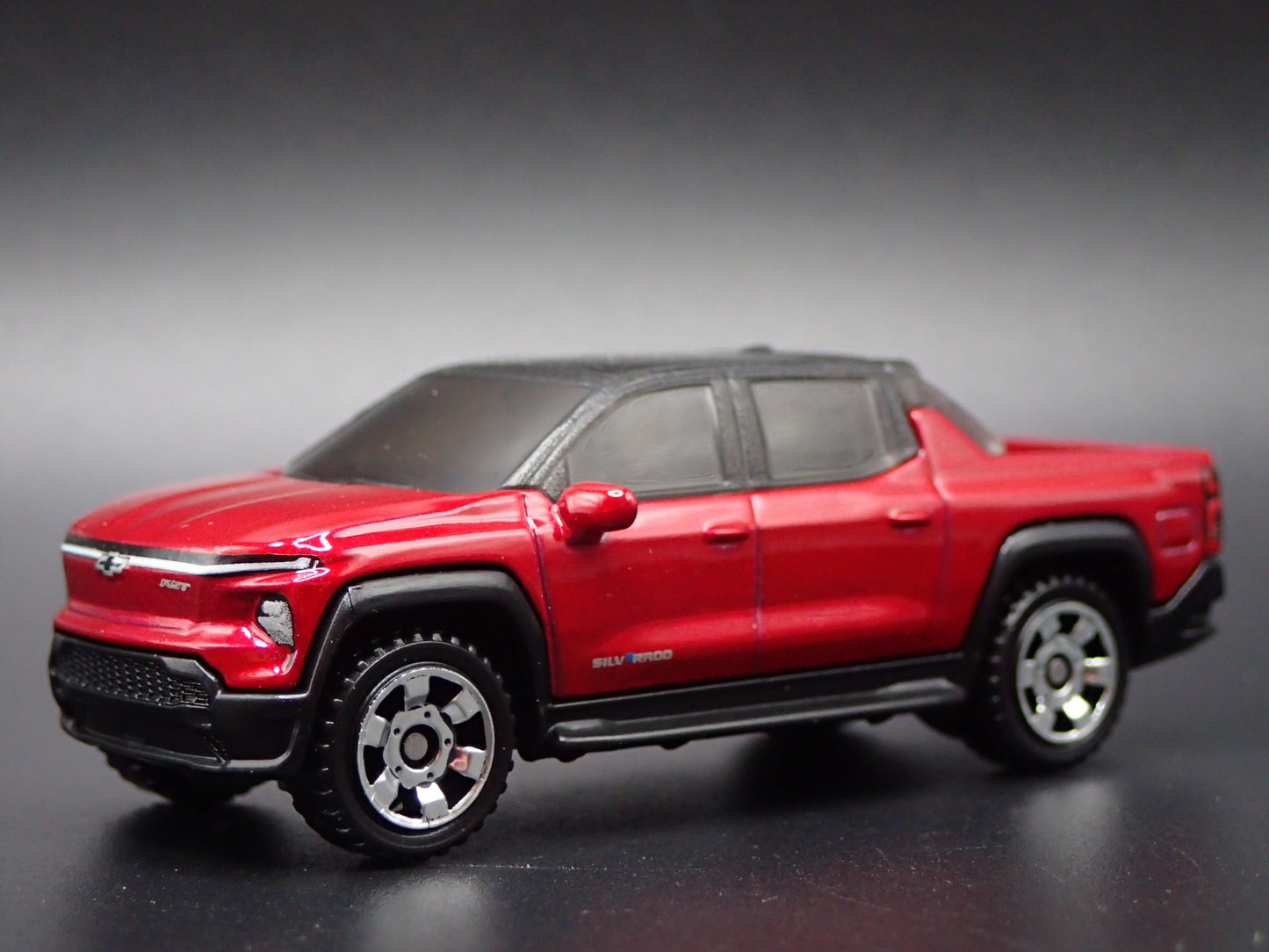 2024-2025 CHEVY CHEVROLET SILVERADO EV ELECTRIC TRUCK RED 1:64 DIECAST MODEL CAR