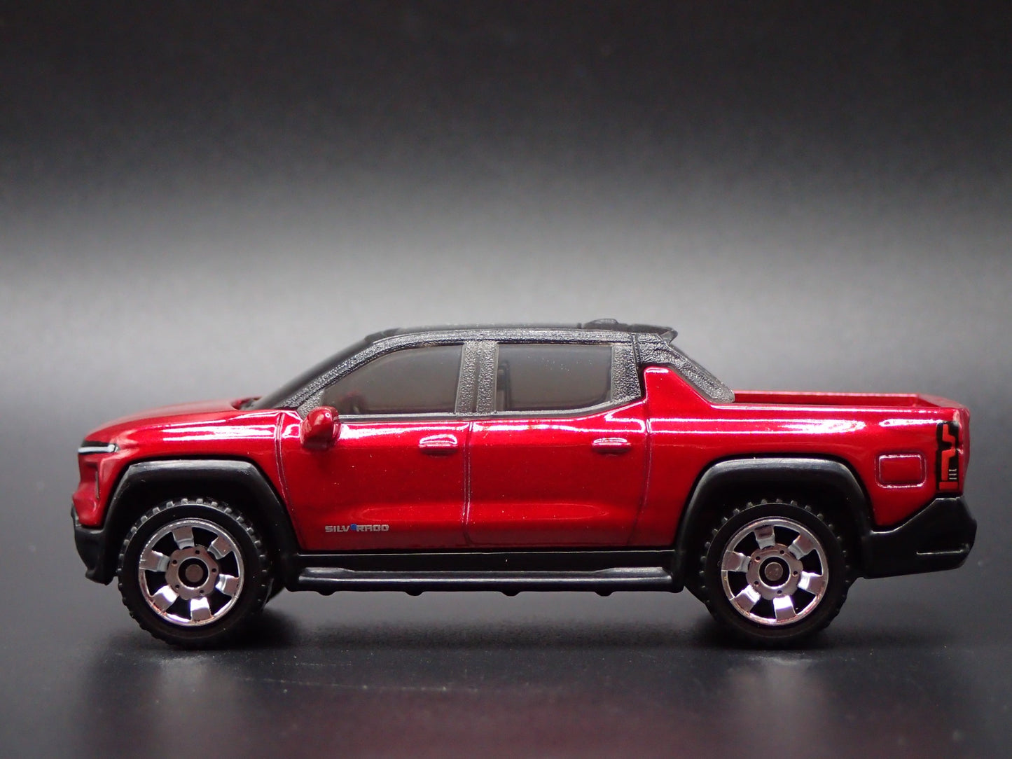 2024-2025 CHEVY CHEVROLET SILVERADO EV ELECTRIC TRUCK RED 1:64 DIECAST MODEL CAR