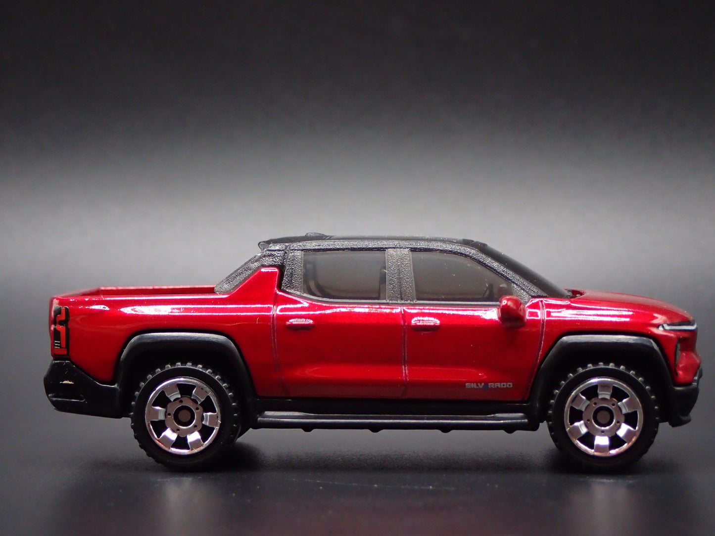 2024-2025 CHEVY CHEVROLET SILVERADO EV ELECTRIC TRUCK RED 1:64 DIECAST MODEL CAR