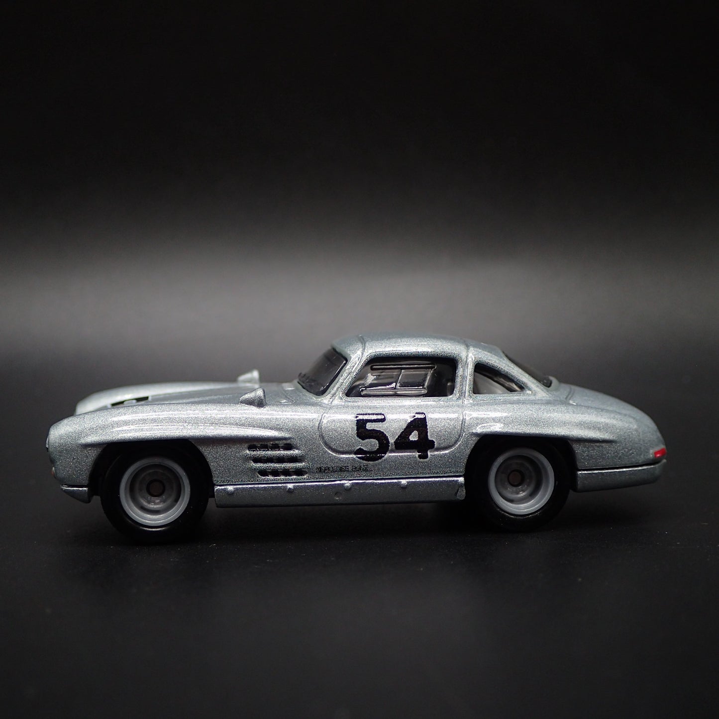 1954-1957 MERCEDES-BENZ 300 SL 1:64 SCALE COLLECTIBLE DIORAMA DIECAST MODEL CAR