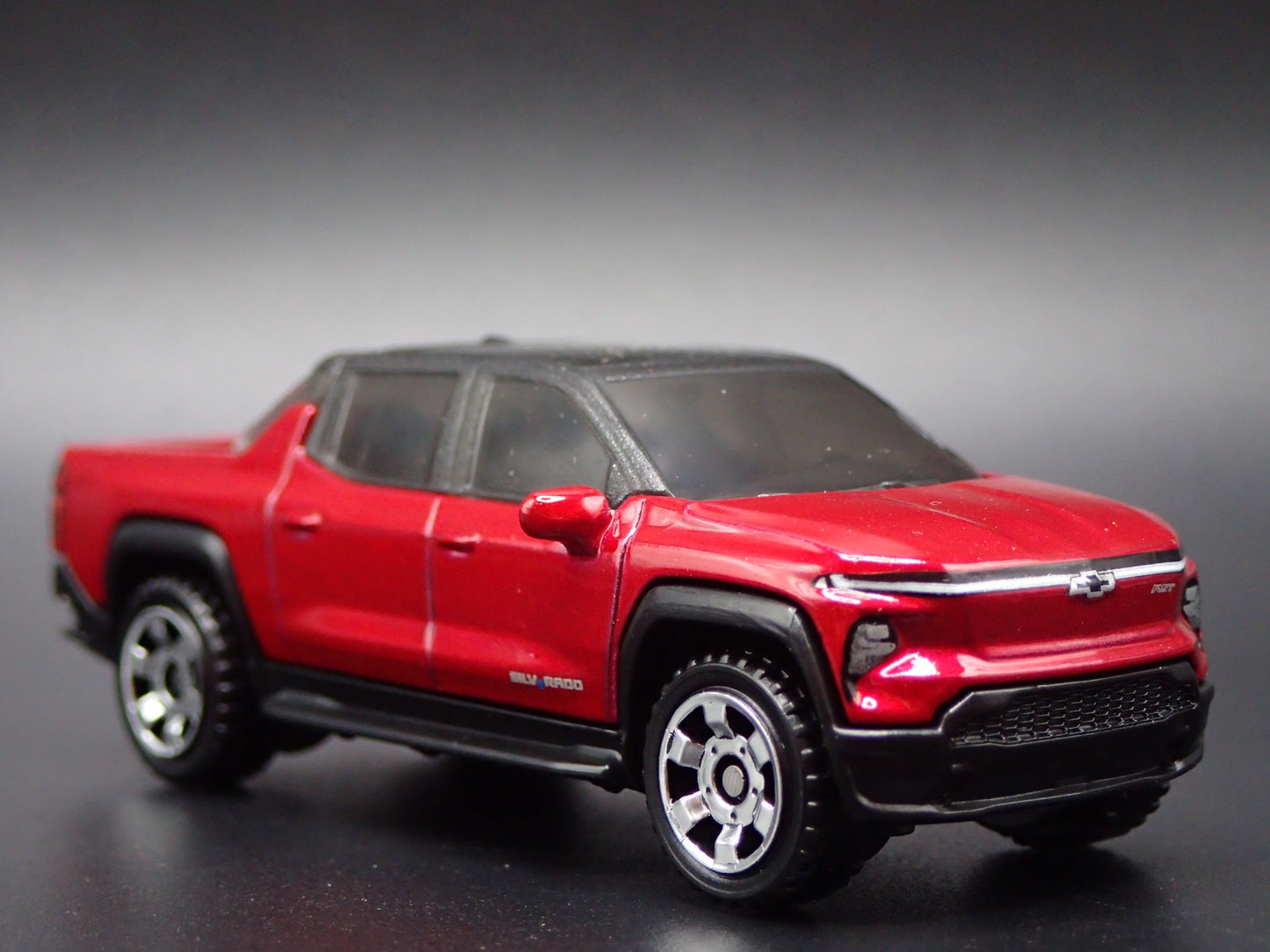 2024-2025 CHEVY CHEVROLET SILVERADO EV ELECTRIC TRUCK RED 1:64 DIECAST MODEL CAR