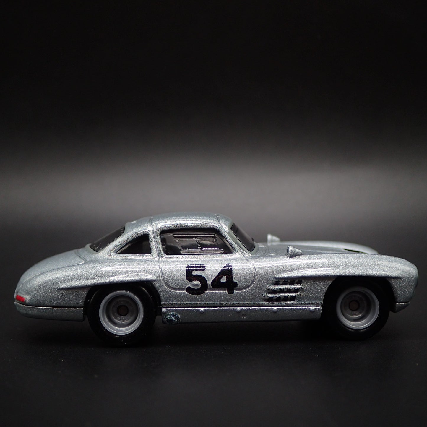 1954-1957 MERCEDES-BENZ 300 SL 1:64 SCALE COLLECTIBLE DIORAMA DIECAST MODEL CAR