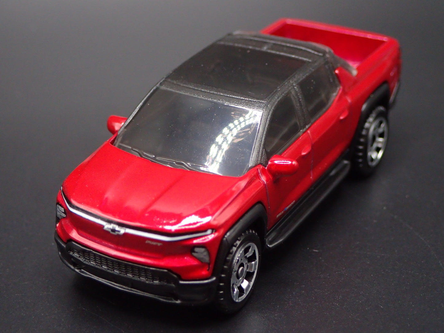 2024-2025 CHEVY CHEVROLET SILVERADO EV ELECTRIC TRUCK RED 1:64 DIECAST MODEL CAR