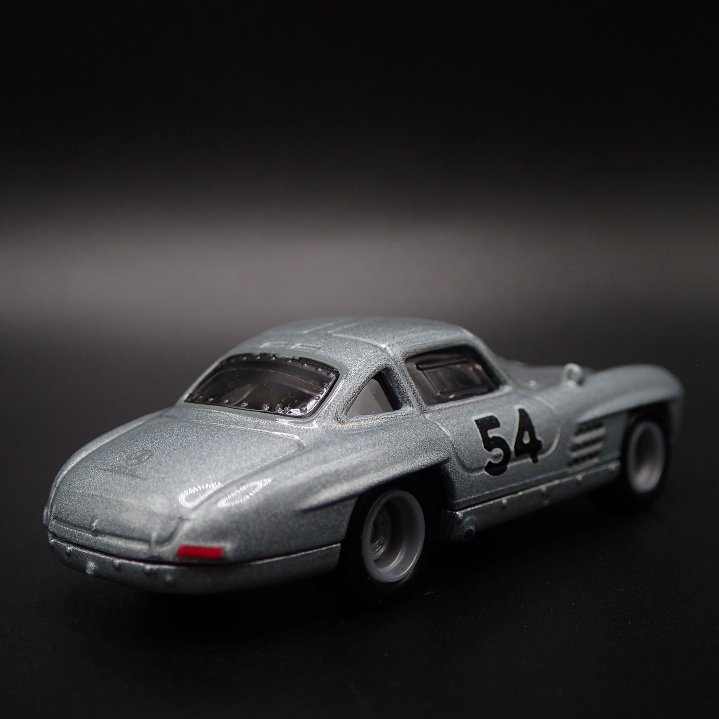 1954-1957 MERCEDES-BENZ 300 SL 1:64 SCALE COLLECTIBLE DIORAMA DIECAST MODEL CAR