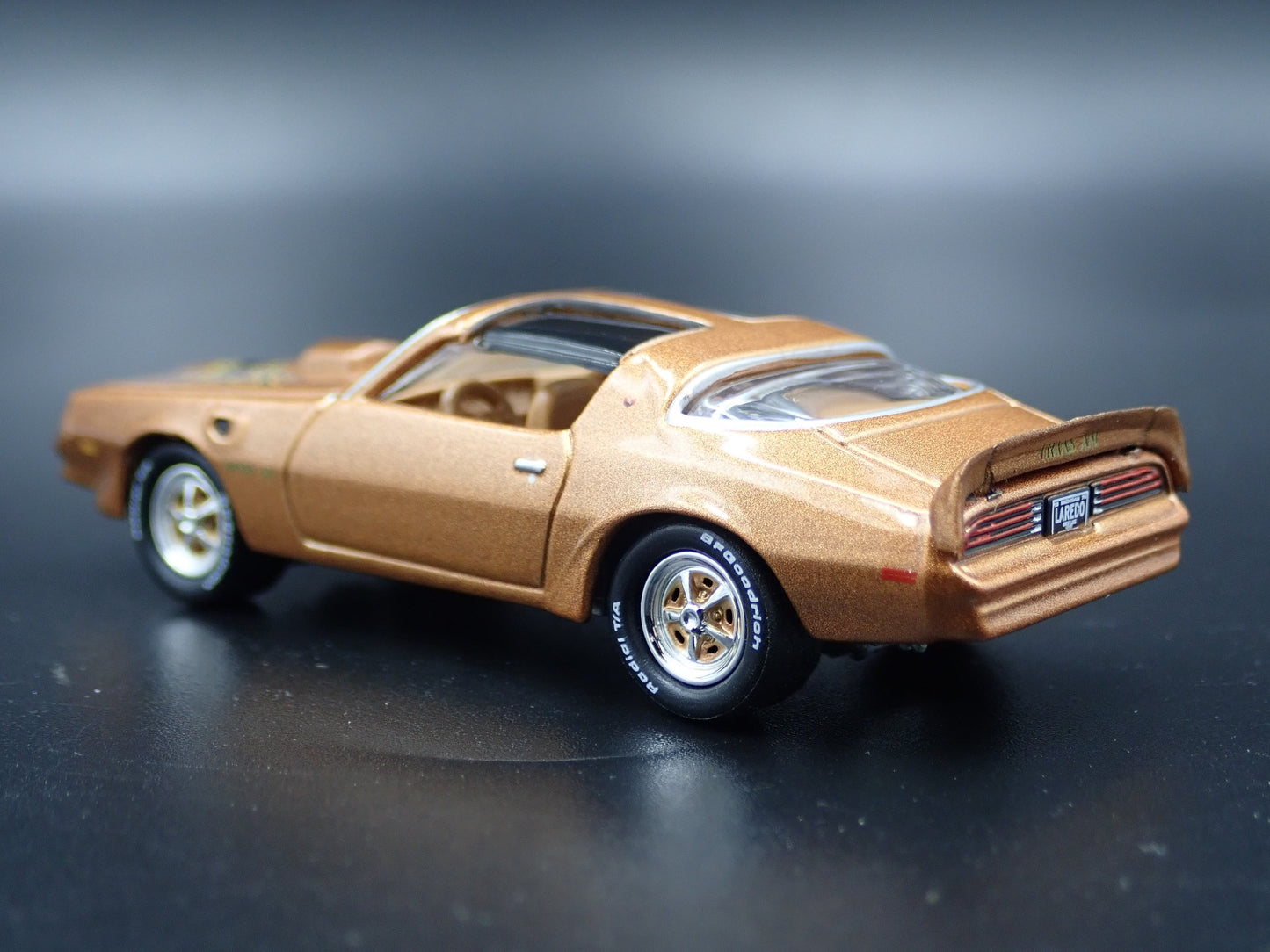 1978 PONTIAC FIREBIRD TRANS AM T/A GOLD 1:64 SCALE COLLECTIBLE DIECAST MODEL CAR
