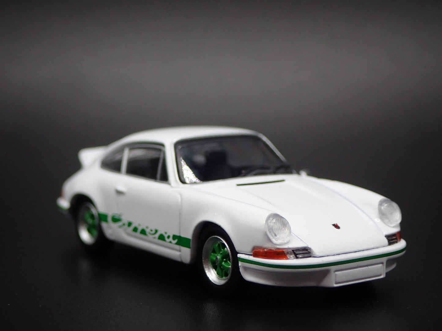 1973-1977 PORSCHE 911 CARRERA RS 2.7 WHITE 1:64 SCALE DIORAMA DIECAST MODEL CAR