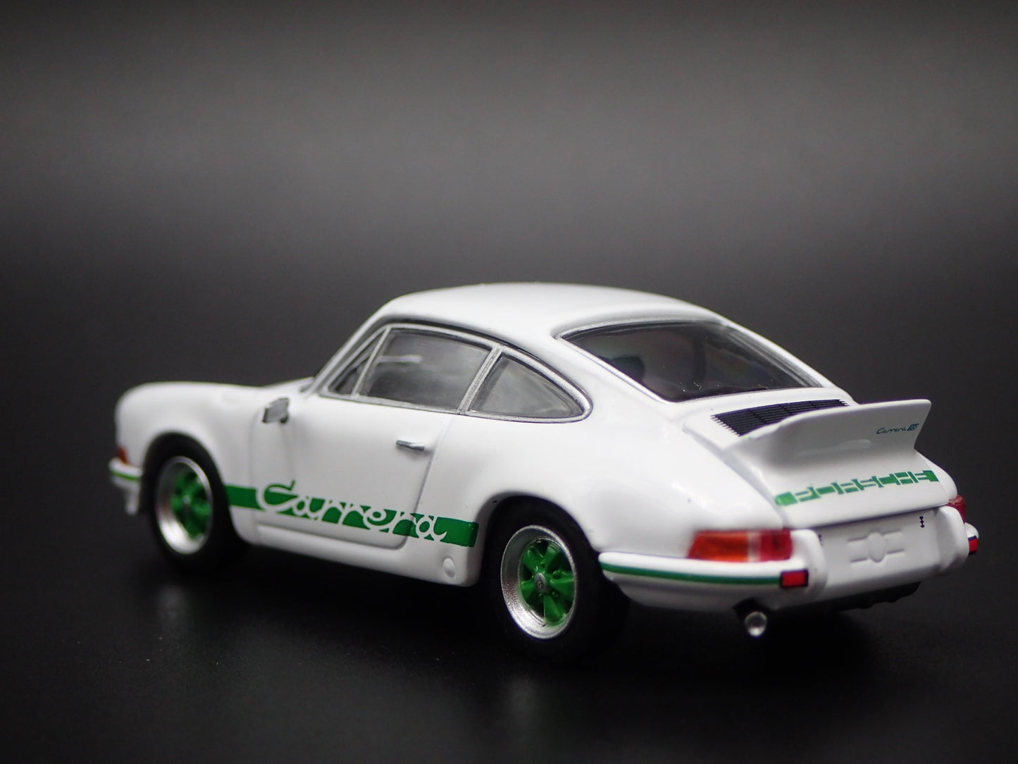 1973-1977 PORSCHE 911 CARRERA RS 2.7 WHITE 1:64 SCALE DIORAMA DIECAST MODEL CAR