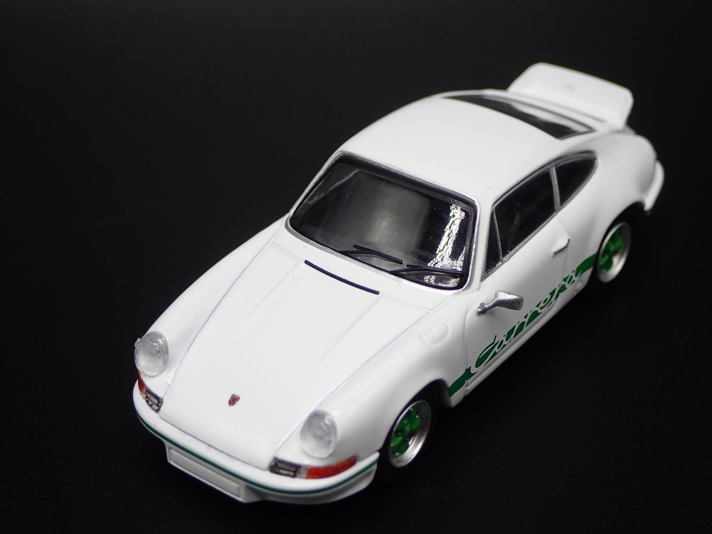 1973-1977 PORSCHE 911 CARRERA RS 2.7 WHITE 1:64 SCALE DIORAMA DIECAST MODEL CAR
