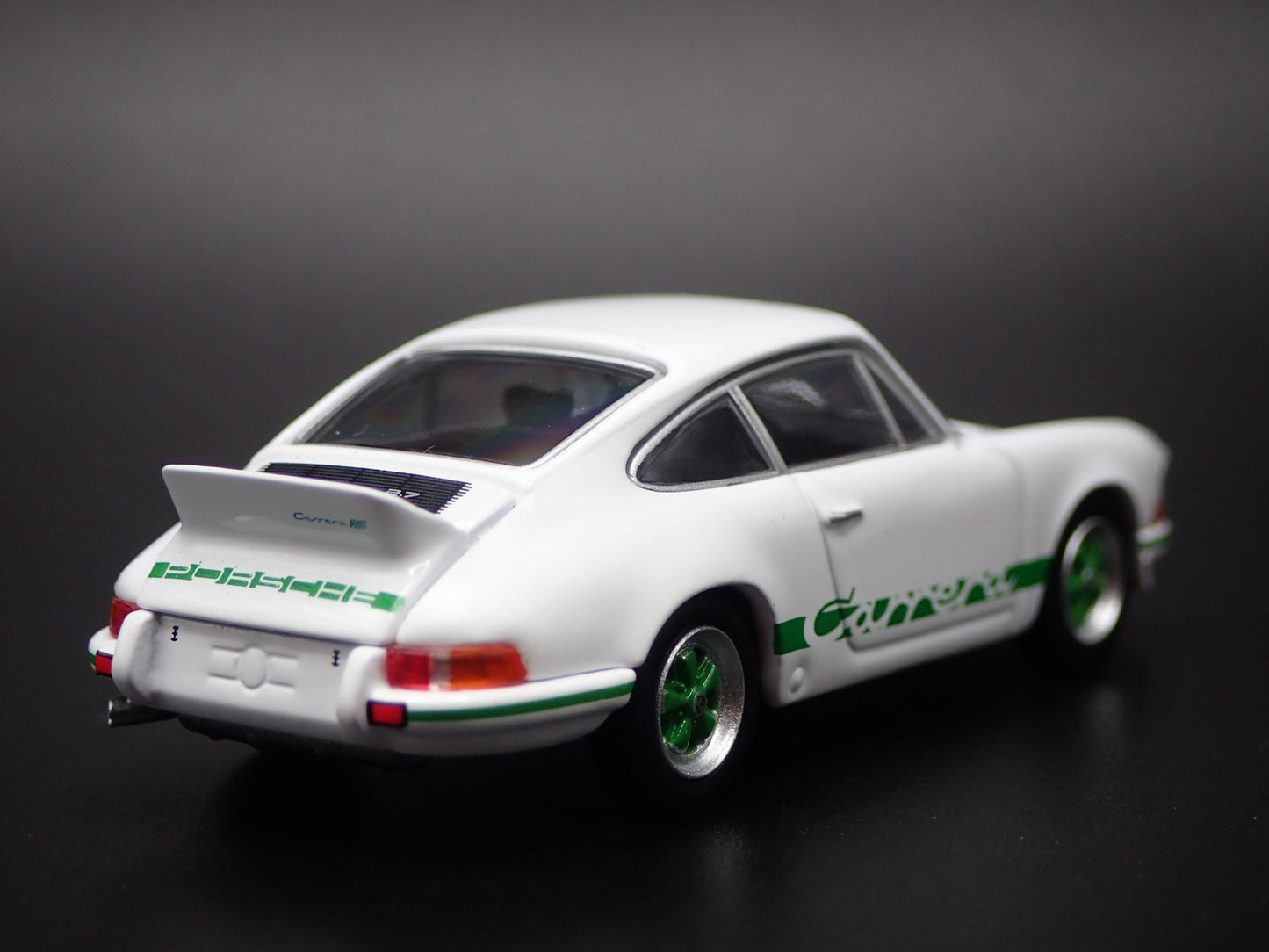 1973-1977 PORSCHE 911 CARRERA RS 2.7 WHITE 1:64 SCALE DIORAMA DIECAST MODEL CAR