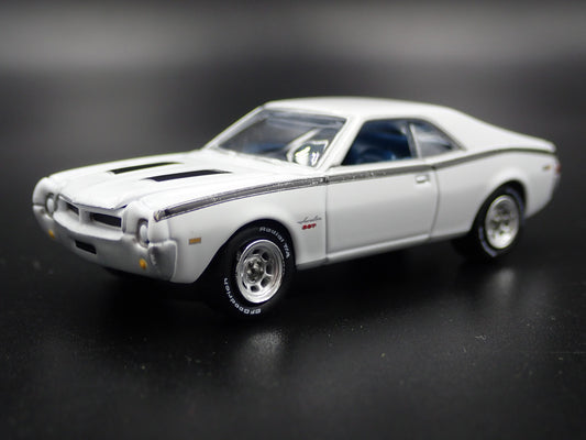1968 68 AMC JAVELIN SST WHITE 1:64 SCALE COLLECTIBLE DIORAMA DIECAST MODEL CAR