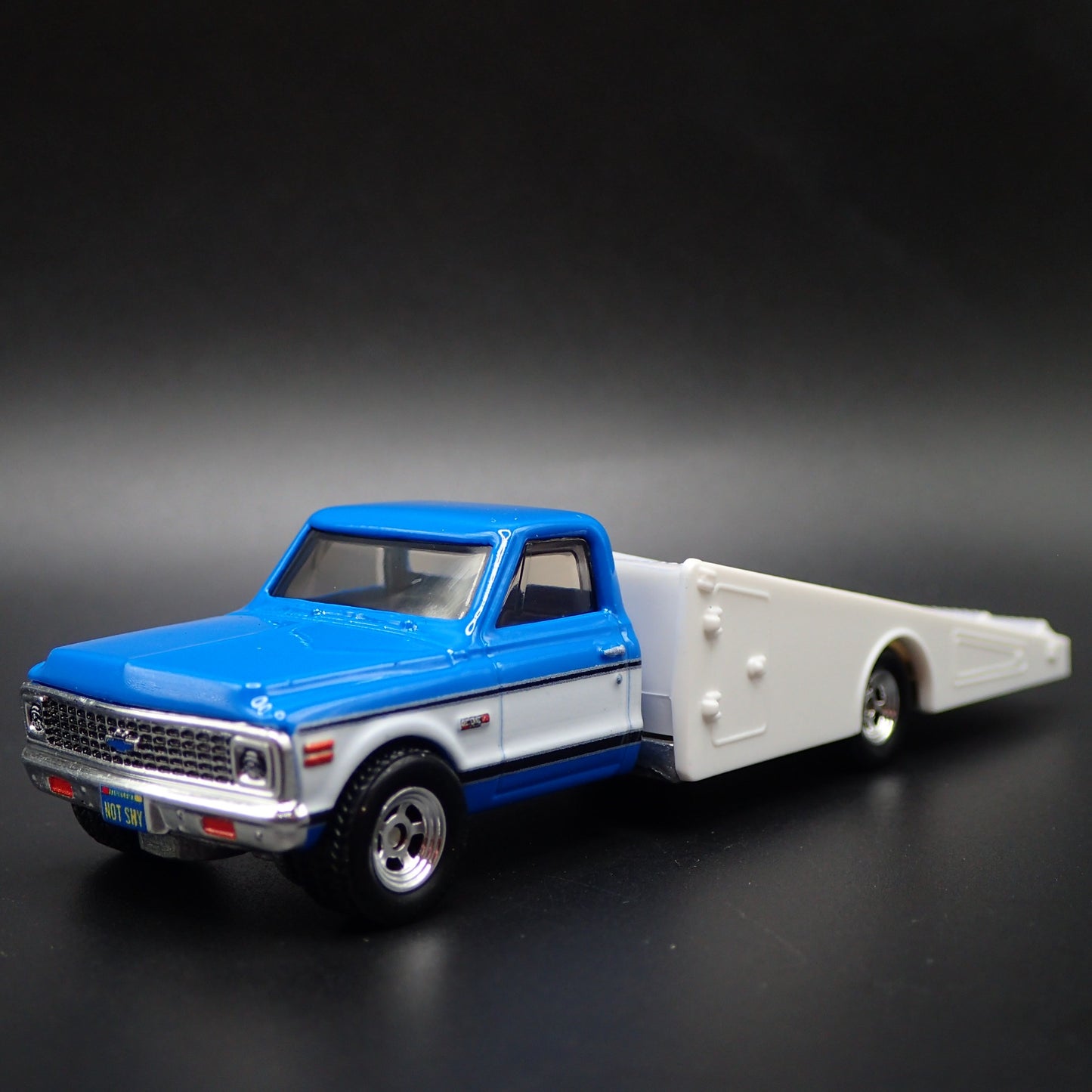 1972 72 CHEVY CHEVROLET RAMP TRUCK BLUE 1:64 SCALE COLLECTIBLE DIECAST MODEL CAR