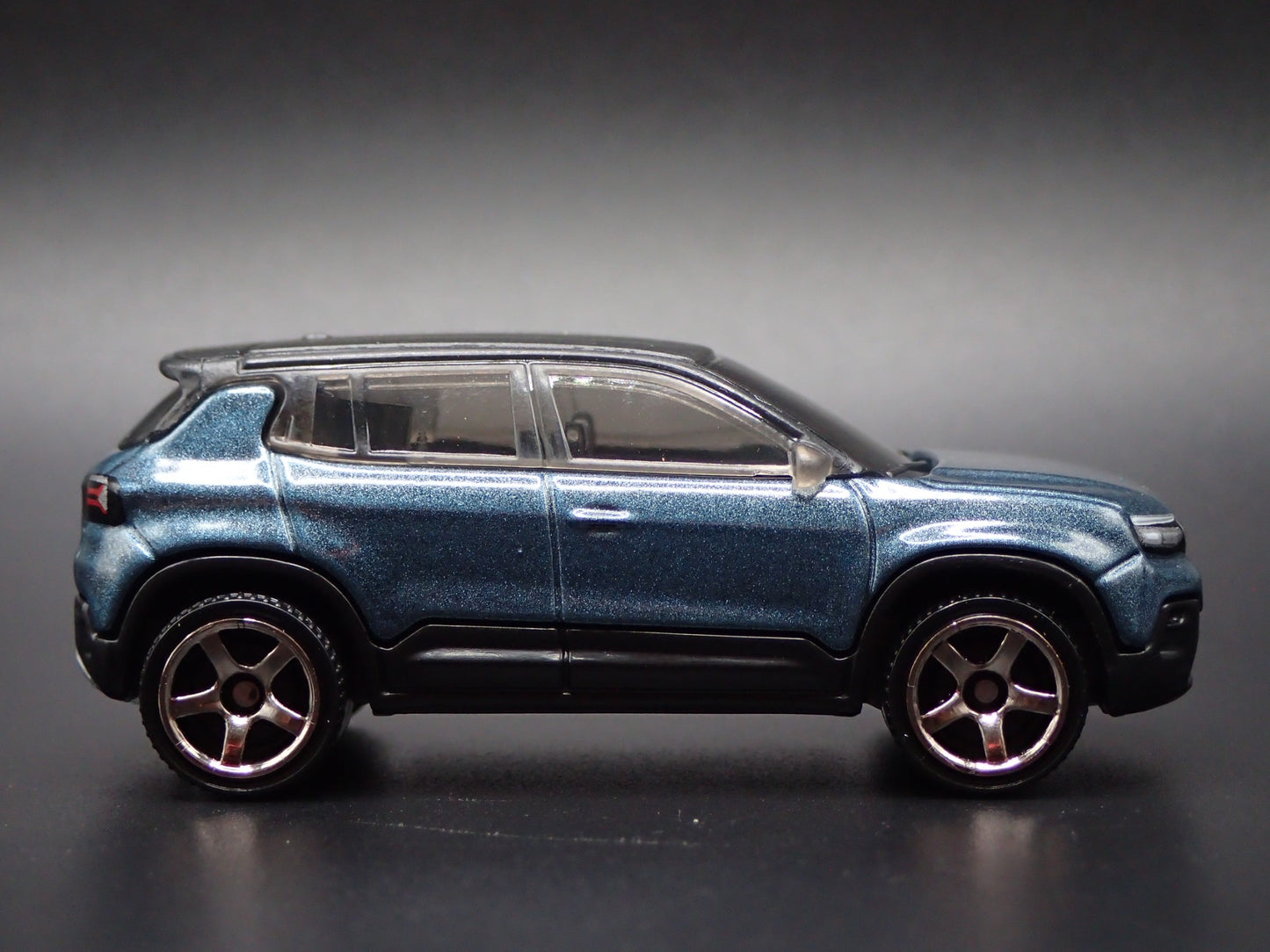2023-2025 JEEP AVENGER 4 FOUR DOOR SUV BLUE 1/64 SCALE DIORAMA DIECAST MODEL CAR