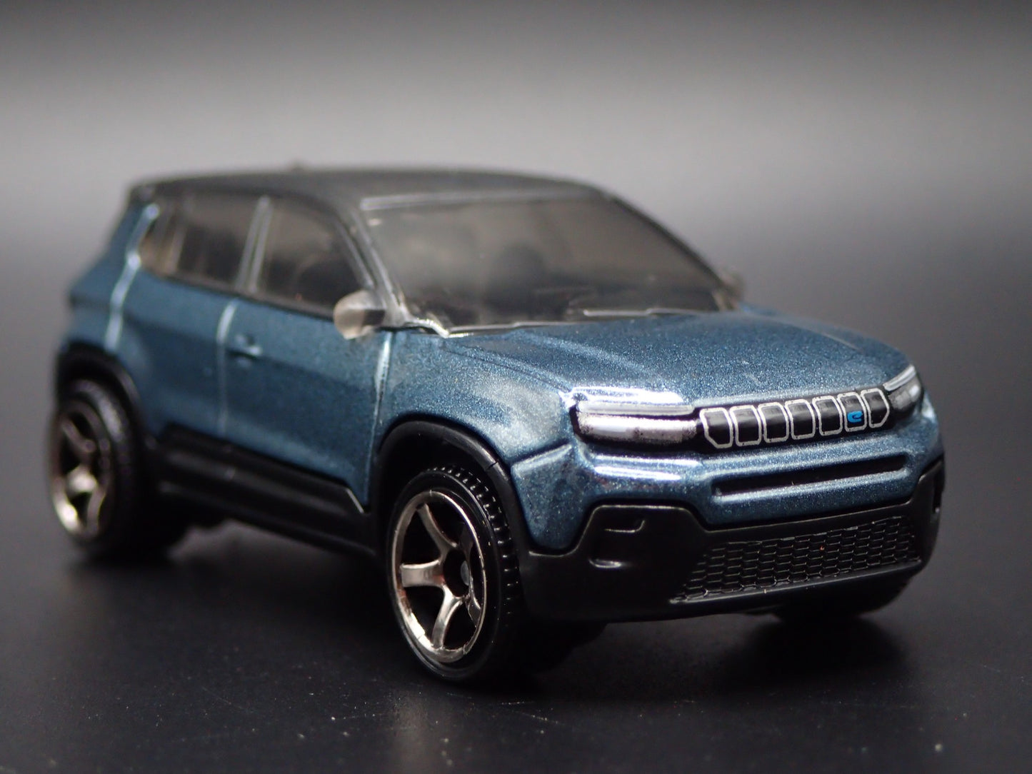 2023-2025 JEEP AVENGER 4 FOUR DOOR SUV BLUE 1/64 SCALE DIORAMA DIECAST MODEL CAR