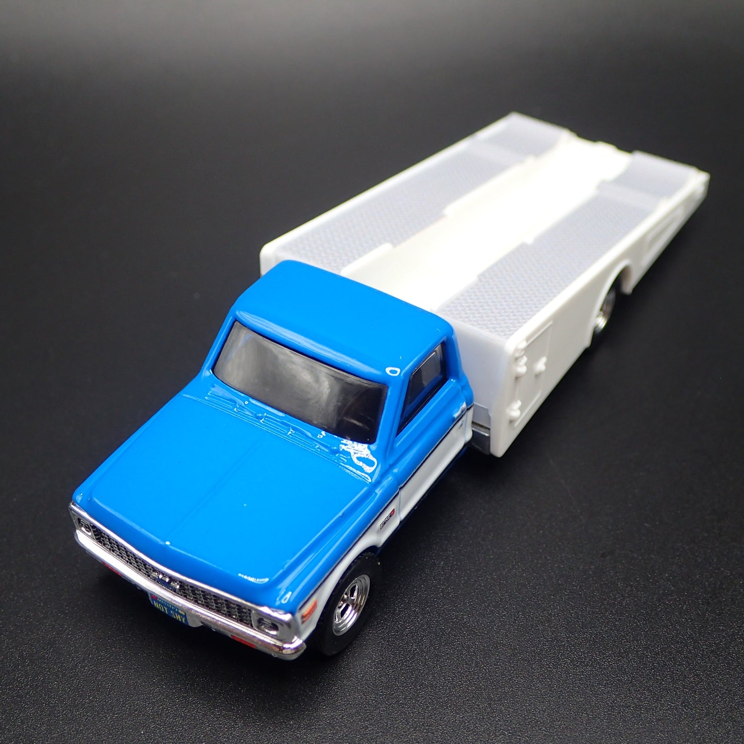 1972 72 CHEVY CHEVROLET RAMP TRUCK BLUE 1:64 SCALE COLLECTIBLE DIECAST MODEL CAR
