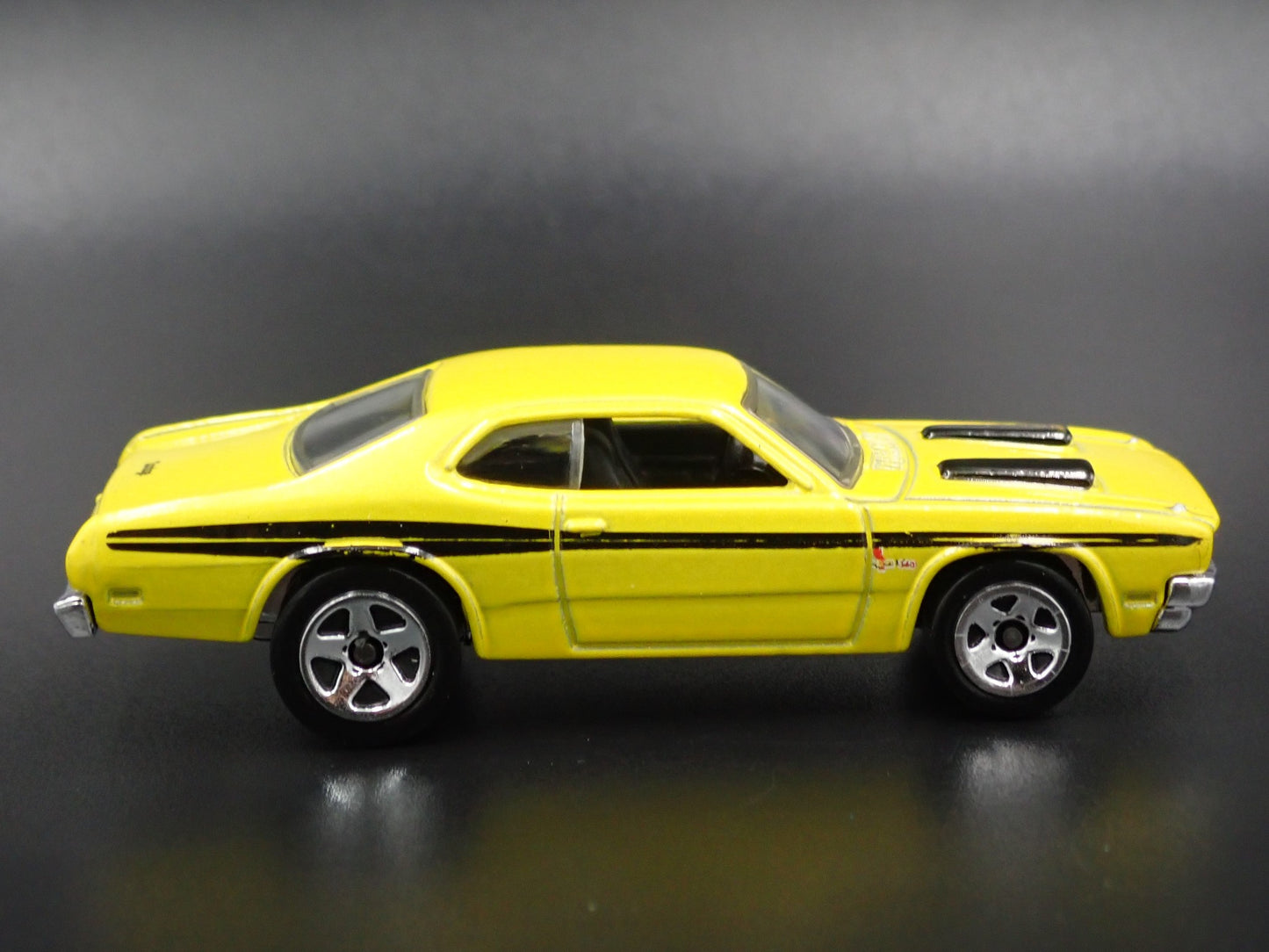 1971 71 DODGE DEMON YELLOW 1/64 SCALE COLLECTIBLE DIORAMA DIECAST MODEL CAR