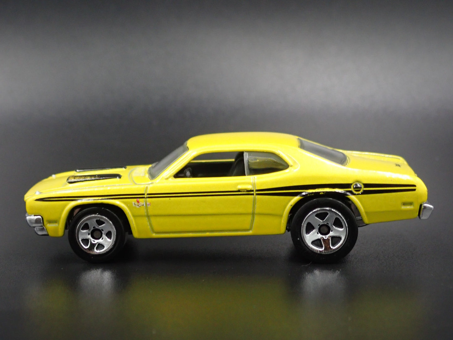 1971 71 DODGE DEMON YELLOW 1/64 SCALE COLLECTIBLE DIORAMA DIECAST MODEL CAR