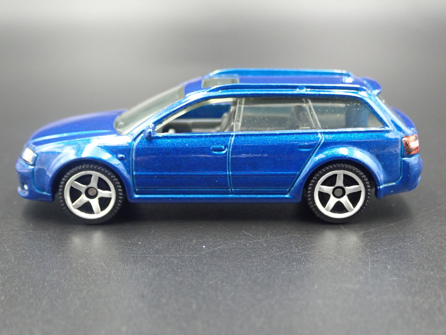 2002-2004 AUDI AVANT RS6 STATION WAGON BLUE 1/64 SCALE DIORAMA DIECAST MODEL CAR