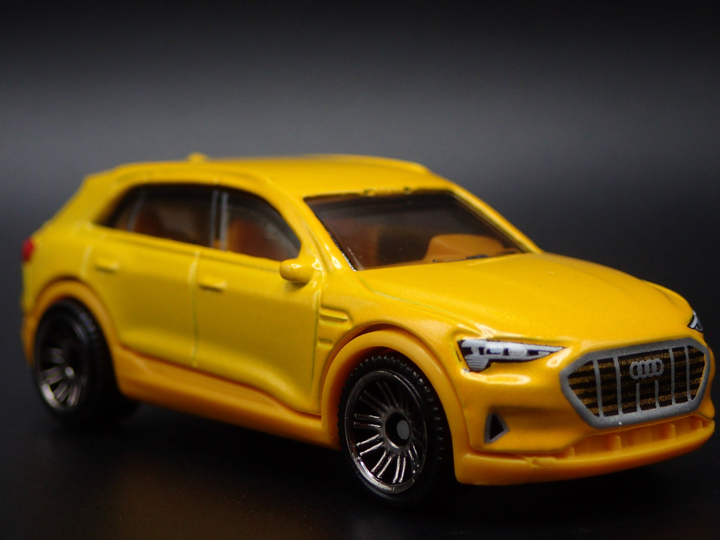 2018-2025 AUDI Q8 E TRON ETRON YELLOW 1:64 SCALE DIORAMA DIECAST MODEL CAR