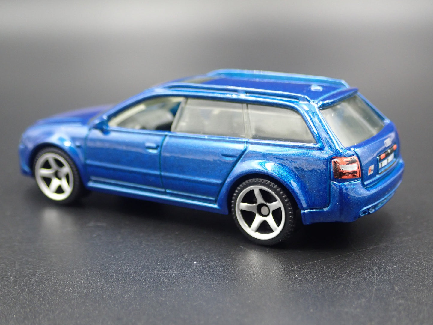 2002-2004 AUDI AVANT RS6 STATION WAGON BLUE 1/64 SCALE DIORAMA DIECAST MODEL CAR