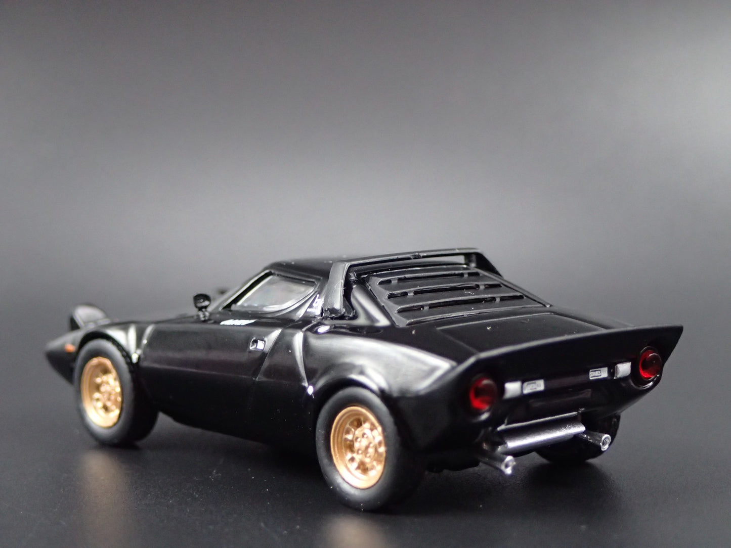 1973-1978 LANCIA STRATOS HF STRADALE BLACK 1:64 SCALE DIORAMA DIECAST MODEL CAR