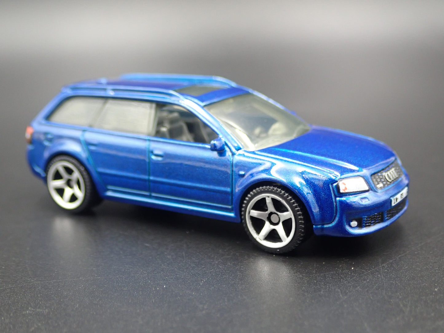 2002-2004 AUDI AVANT RS6 STATION WAGON BLUE 1/64 SCALE DIORAMA DIECAST MODEL CAR