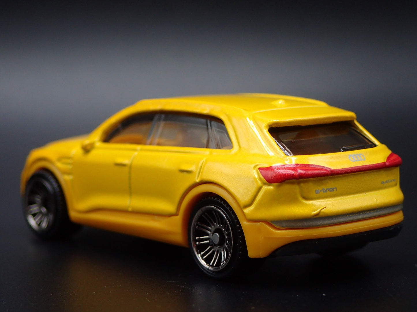 2018-2025 AUDI Q8 E TRON ETRON YELLOW 1:64 SCALE DIORAMA DIECAST MODEL CAR