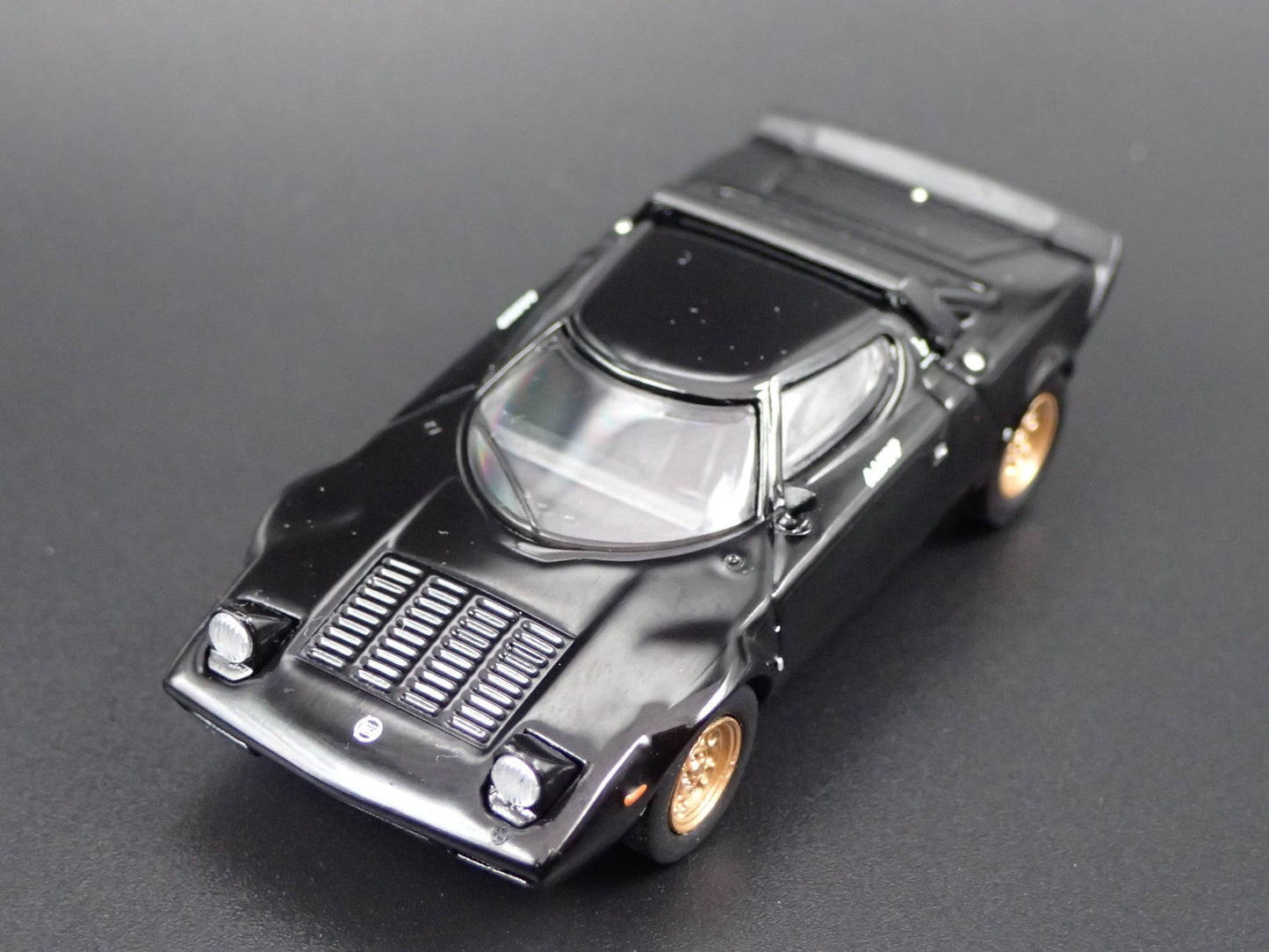 1973-1978 LANCIA STRATOS HF STRADALE BLACK 1:64 SCALE DIORAMA DIECAST MODEL CAR