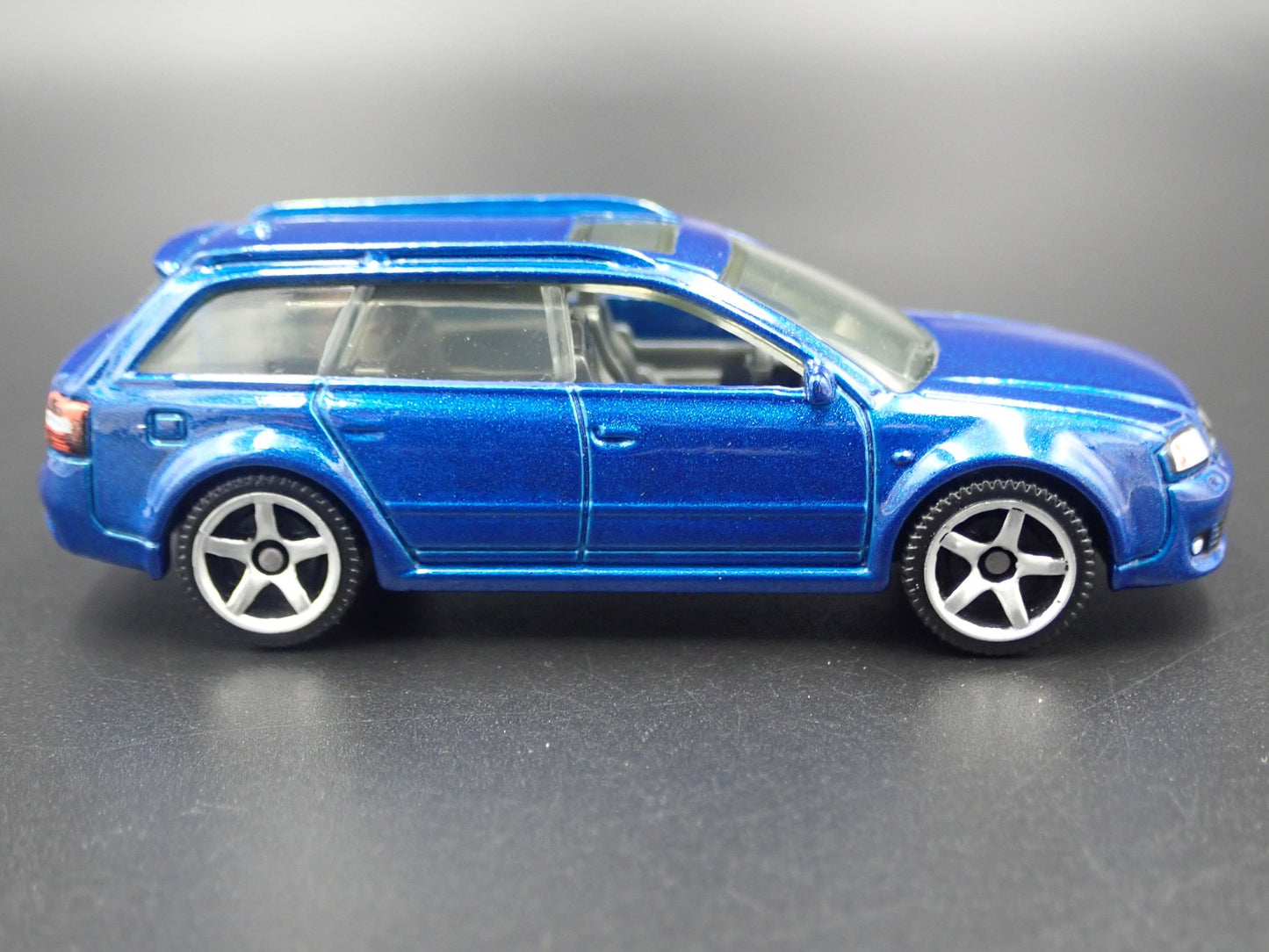 2002-2004 AUDI AVANT RS6 STATION WAGON BLUE 1/64 SCALE DIORAMA DIECAST MODEL CAR