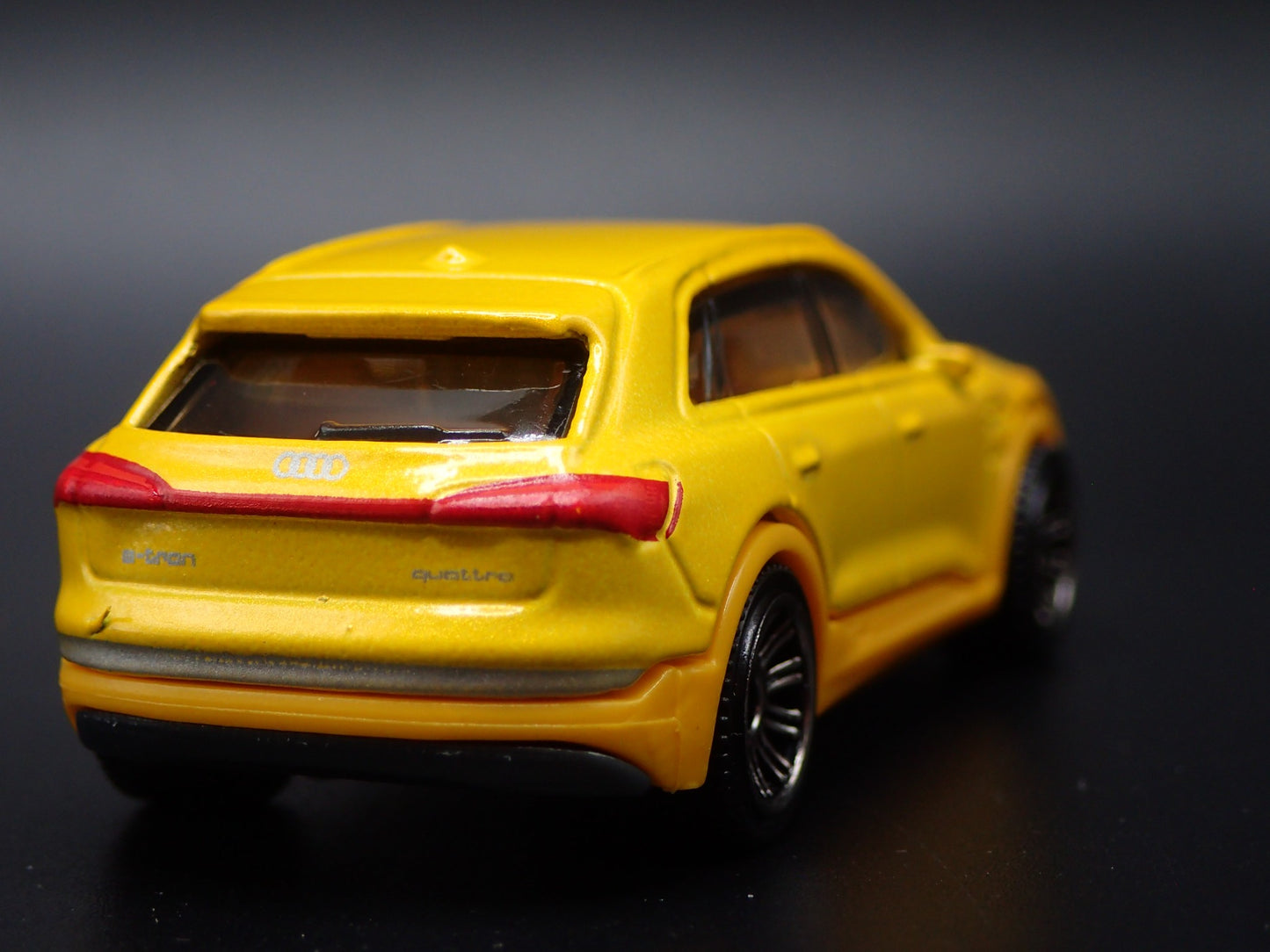 2018-2025 AUDI Q8 E TRON ETRON YELLOW 1:64 SCALE DIORAMA DIECAST MODEL CAR
