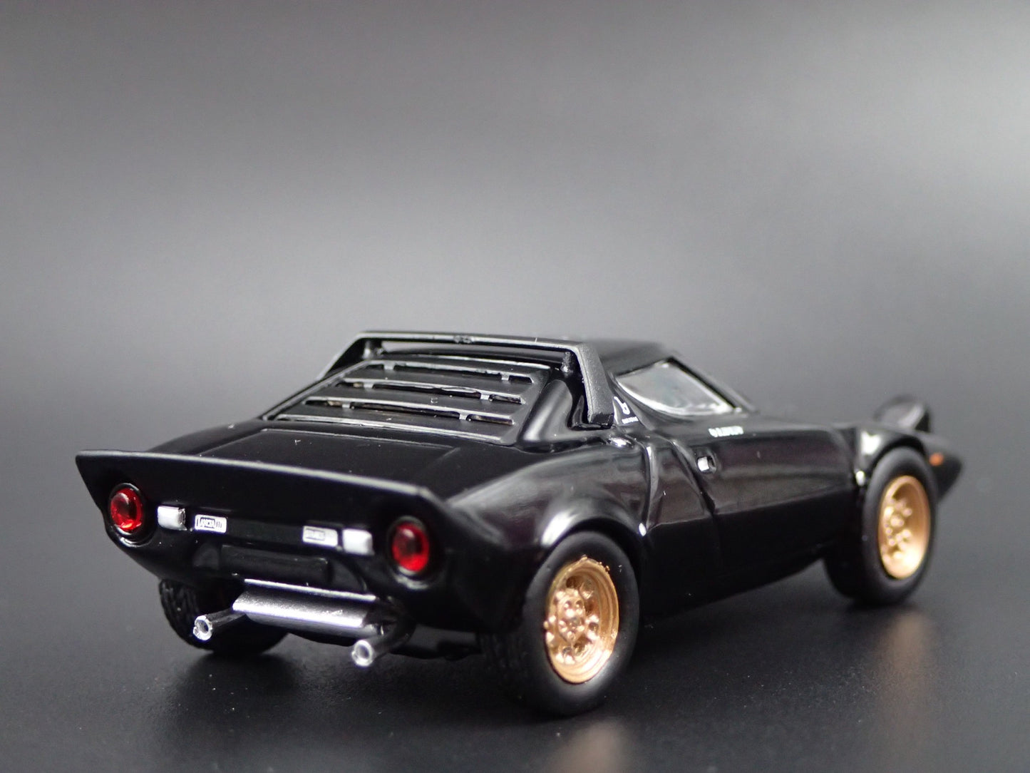 1973-1978 LANCIA STRATOS HF STRADALE BLACK 1:64 SCALE DIORAMA DIECAST MODEL CAR