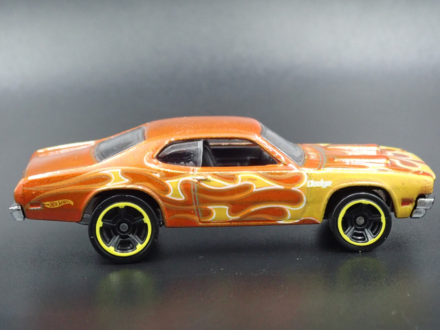 1971 71 DODGE DEMON MUSCLE CAR 1/64 SCALE COLLECTIBLE DIORAMA DIECAST MODEL CAR