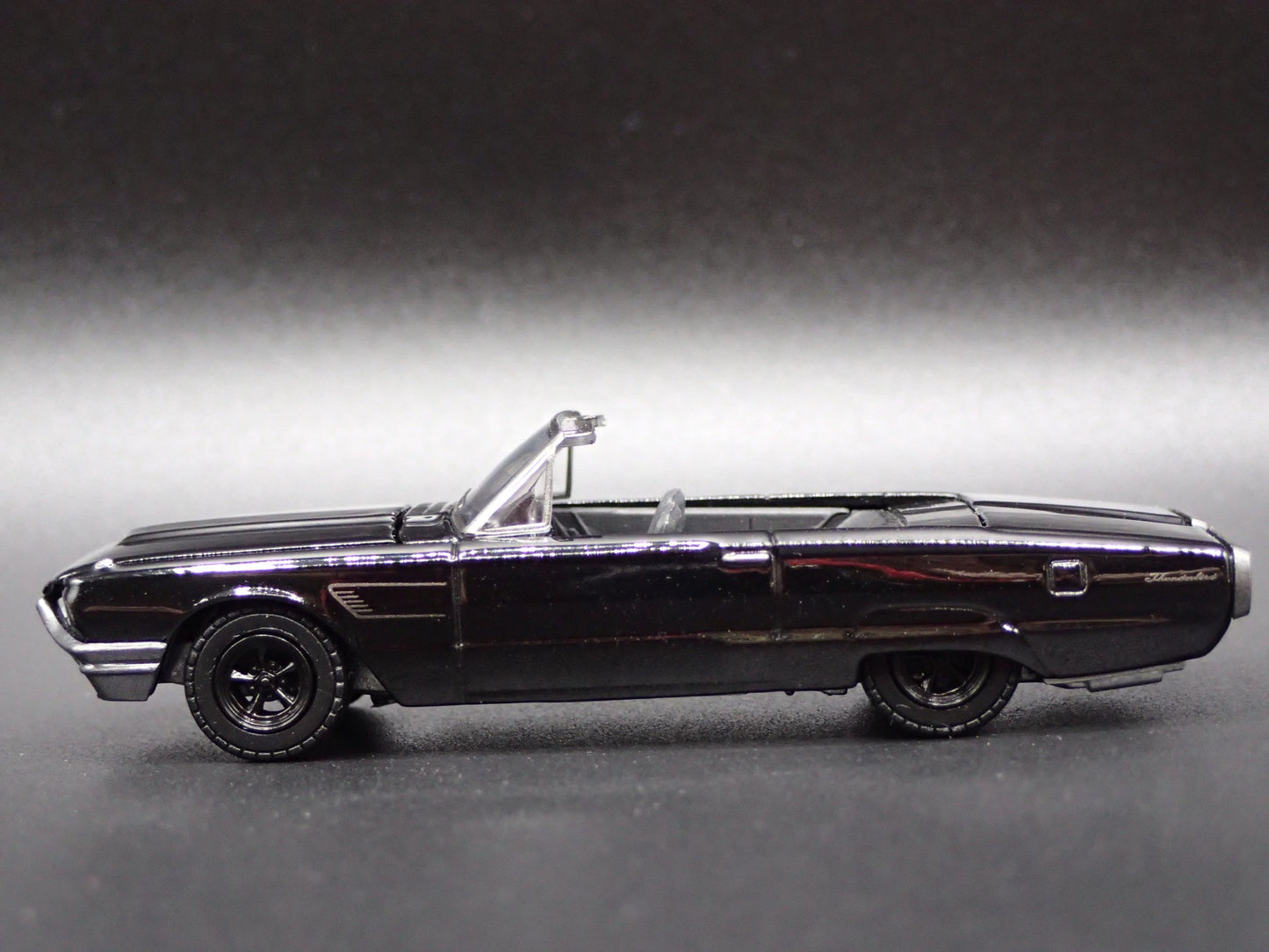 1965 65 FORD THUNDERBIRD TBIRD CONVERTIBLE 1:64 SCALE DIORAMA DIECAST MODEL CAR