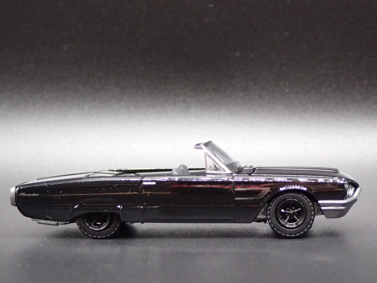 1965 65 FORD THUNDERBIRD TBIRD CONVERTIBLE 1:64 SCALE DIORAMA DIECAST MODEL CAR