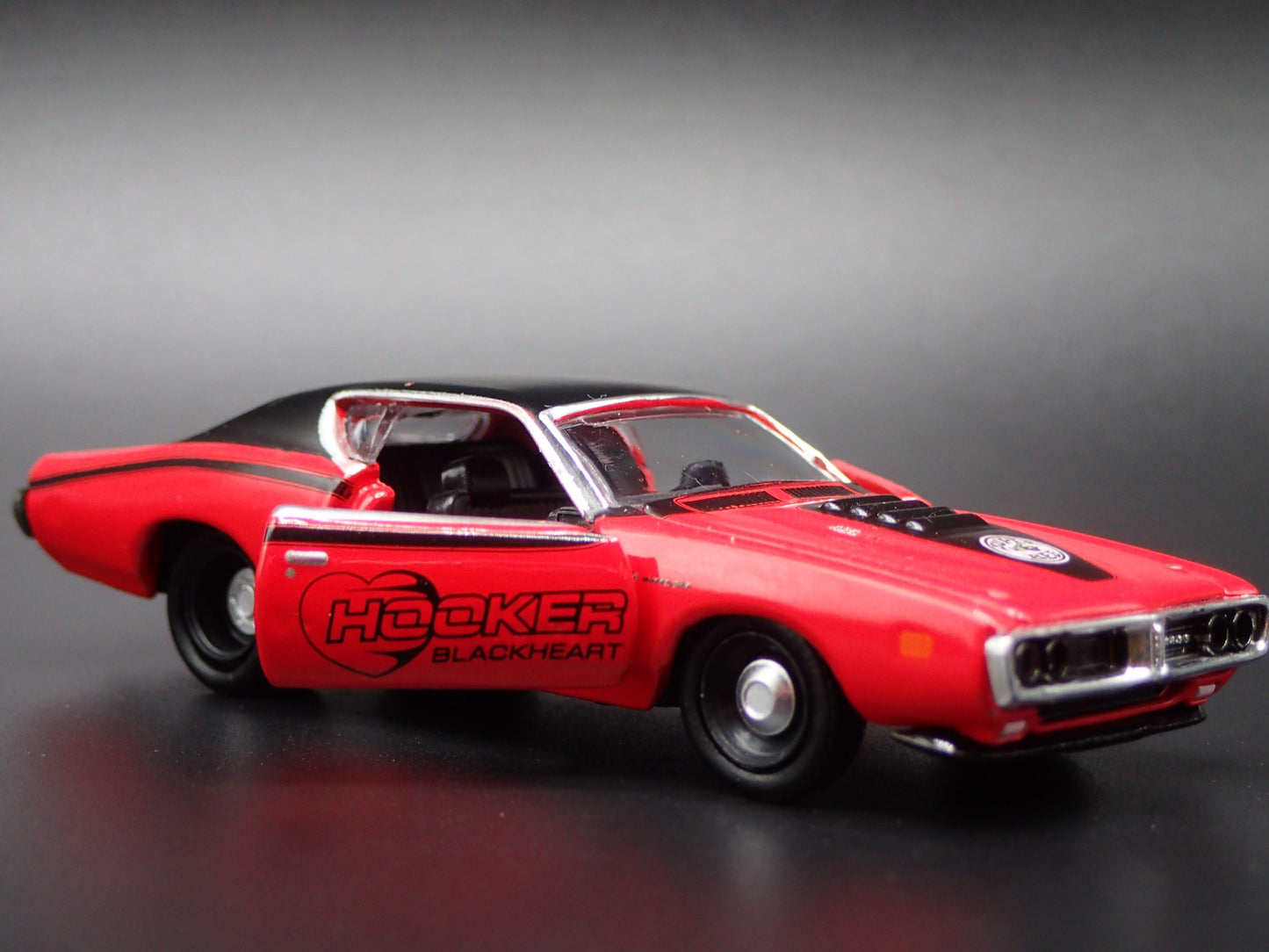 1971 71 DODGE CHARGER SUPER BEE HOOKER RED 1:64 SCALE DIORAMA DIECAST MODEL CAR