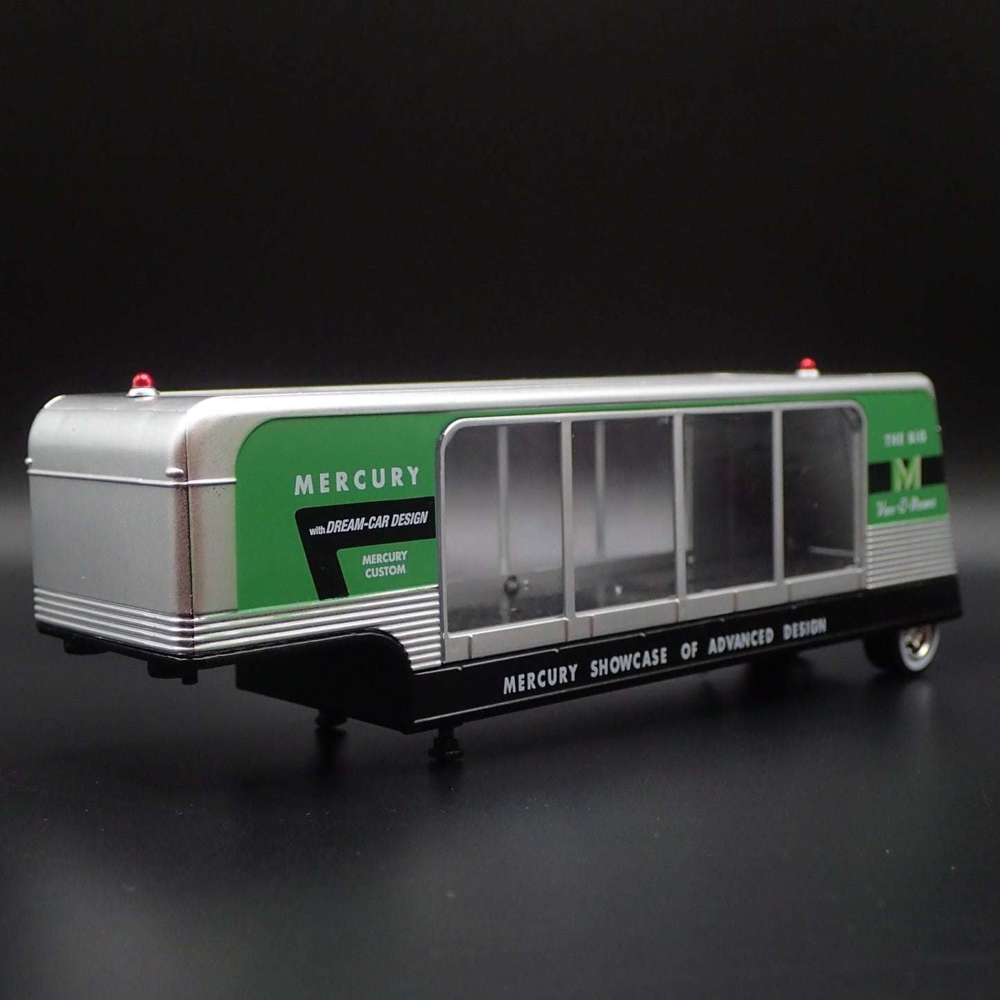 MERCURY SHOWCASE WINDOW CAR HAULER TRAILER 1:64 SCALE DIORAMA DIECAST MODEL CAR