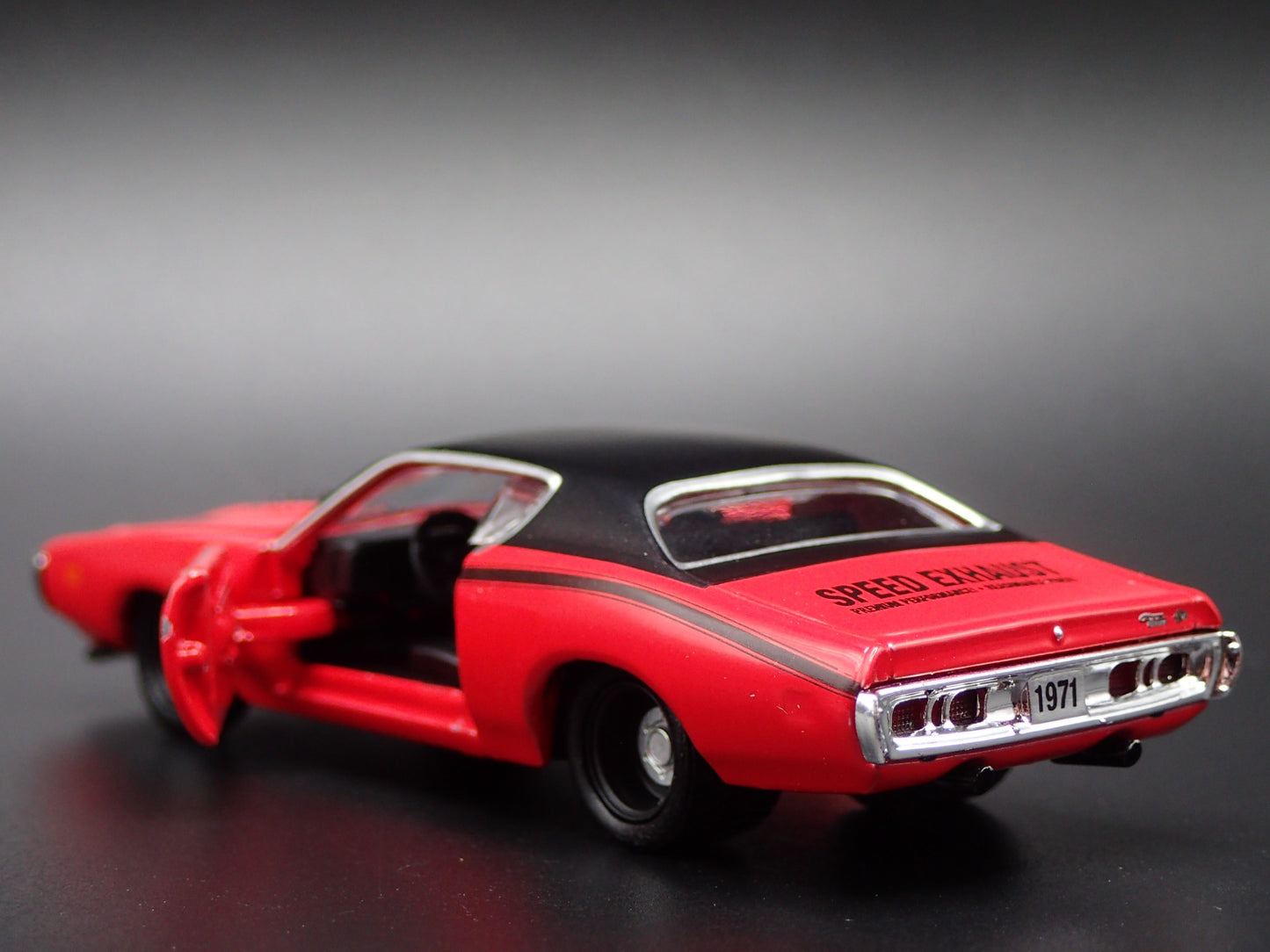 1971 71 DODGE CHARGER SUPER BEE HOOKER RED 1:64 SCALE DIORAMA DIECAST MODEL CAR