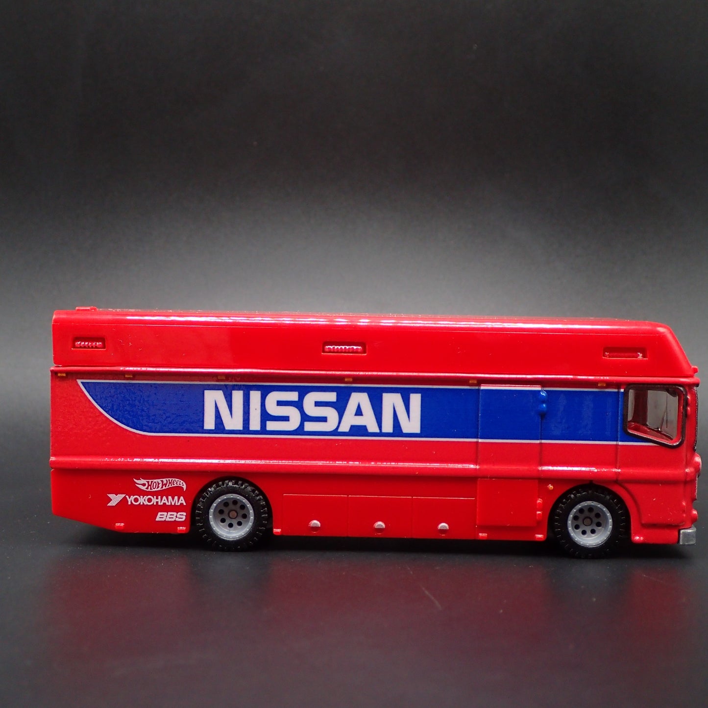 VINTAGE HISTORIC NISSAN RACING TRANSPORTER TRUCK 1:64 SCALE DIECAST MODEL CAR