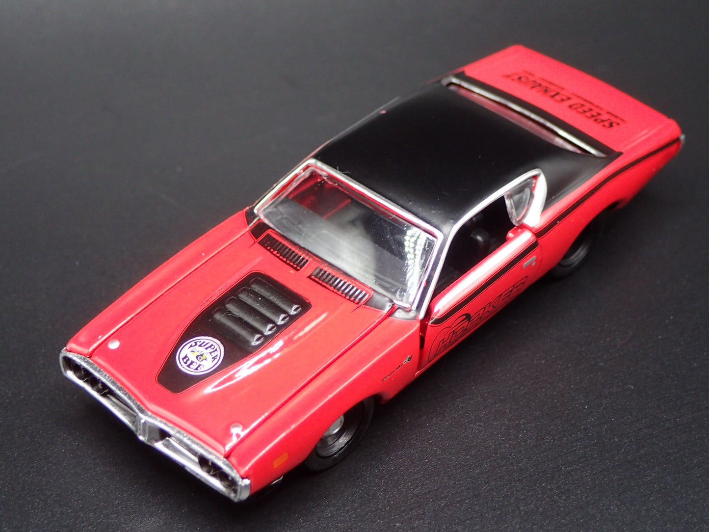 1971 71 DODGE CHARGER SUPER BEE HOOKER RED 1:64 SCALE DIORAMA DIECAST MODEL CAR