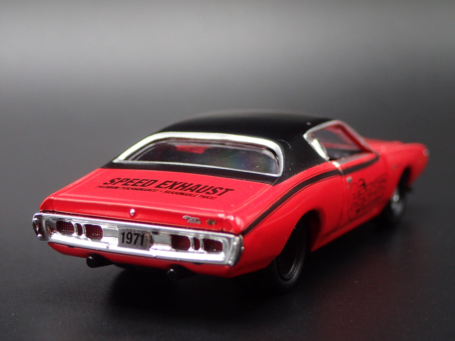 1971 71 DODGE CHARGER SUPER BEE HOOKER RED 1:64 SCALE DIORAMA DIECAST MODEL CAR