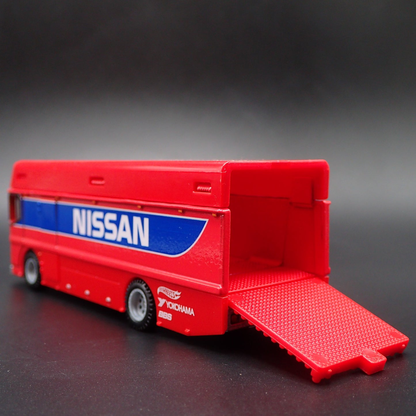 VINTAGE HISTORIC NISSAN RACING TRANSPORTER TRUCK 1:64 SCALE DIECAST MODEL CAR