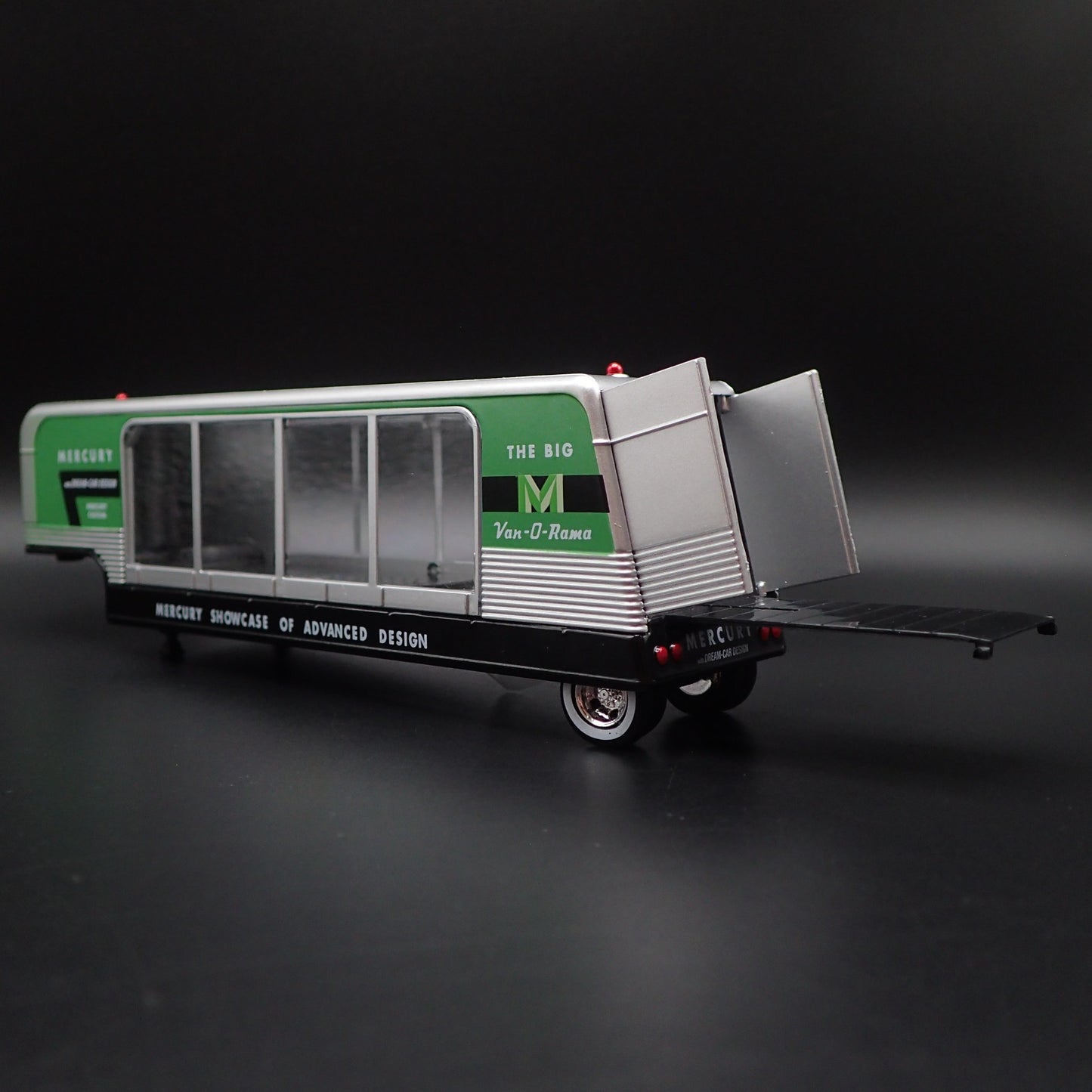MERCURY SHOWCASE WINDOW CAR HAULER TRAILER 1:64 SCALE DIORAMA DIECAST MODEL CAR