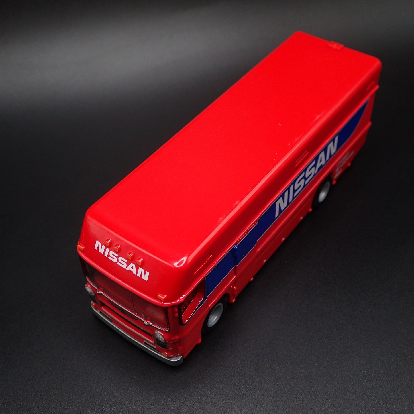 VINTAGE HISTORIC NISSAN RACING TRANSPORTER TRUCK 1:64 SCALE DIECAST MODEL CAR