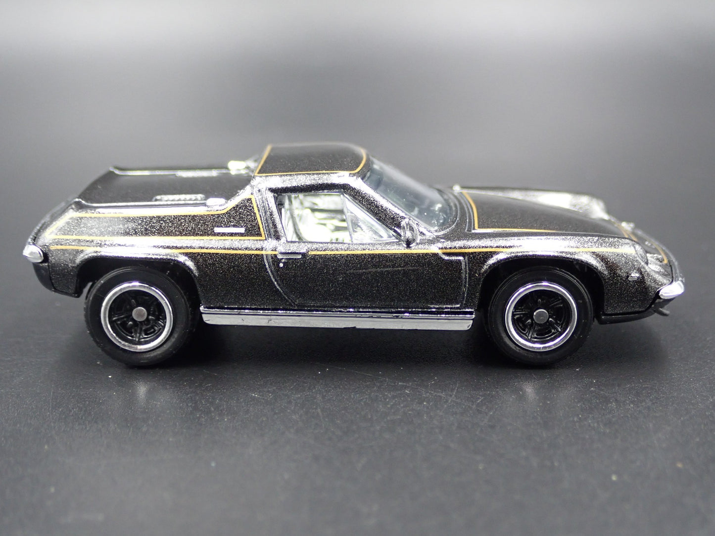 1966-1975 LOTUS EUROPA SPECIAL BROWN 1/64 SCALE DIORAMA DIECAST MODEL CAR