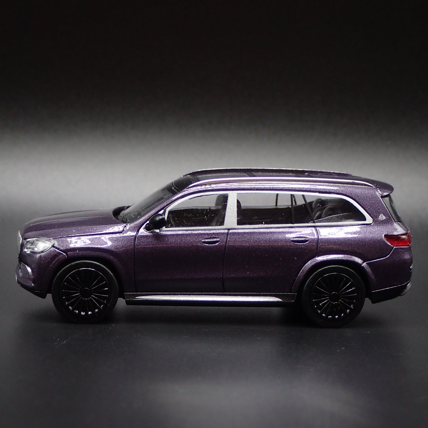 2020-2023 MERCEDES MAYBACH GLS 600 SUV 1:64 SCALE DIORAMA DIECAST MODEL CAR