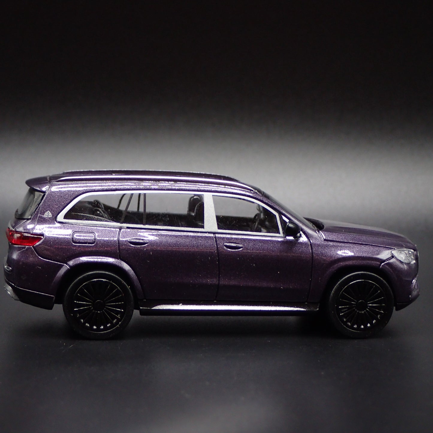 2020-2023 MERCEDES MAYBACH GLS 600 SUV 1:64 SCALE DIORAMA DIECAST MODEL CAR