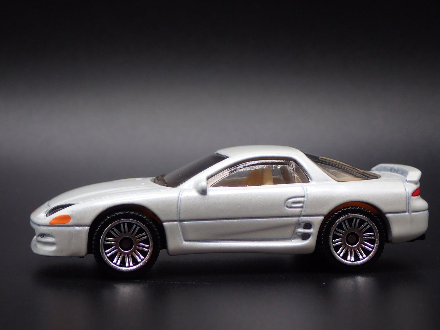 1990-2000 MITSUBISHI GTO 3000GT WHITE 1:64 SCALE DIORAMA DIECAST MODEL CAR