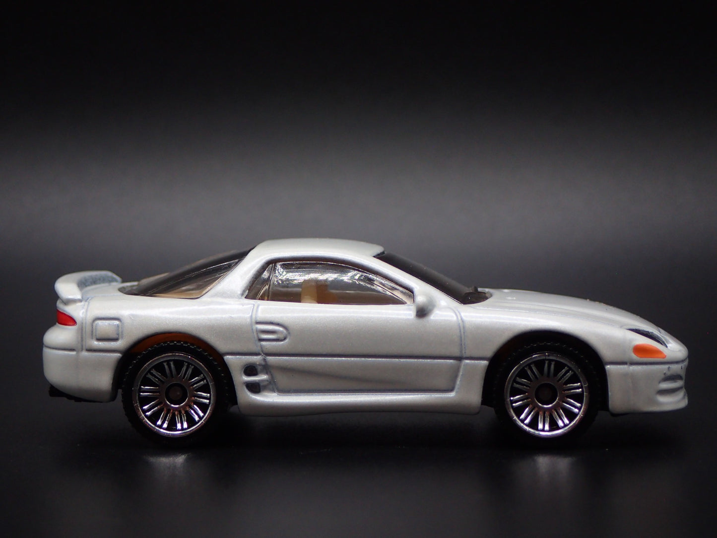 1990-2000 MITSUBISHI GTO 3000GT WHITE 1:64 SCALE DIORAMA DIECAST MODEL CAR